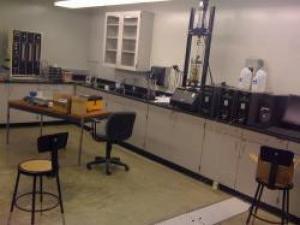 آزمایشگاه خاک و پی (مطالعات ژئوتکنیک)